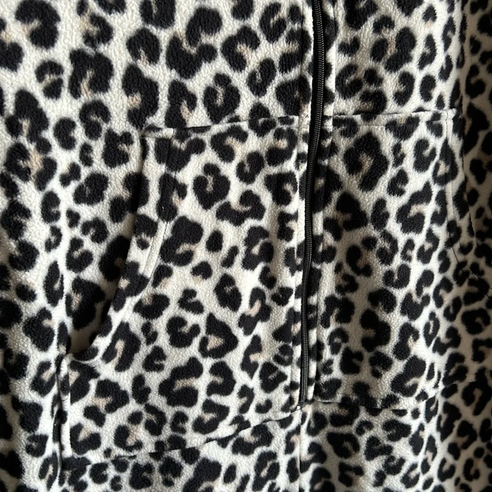 Free Press Womens Leopard Print Fleece Hooded Onesie Pajamas Medium White Black‎